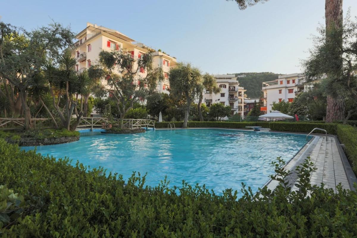 Sorrentovibes - Modern Apartment With Terrace, Swimming Pool&Tennis Esterno foto