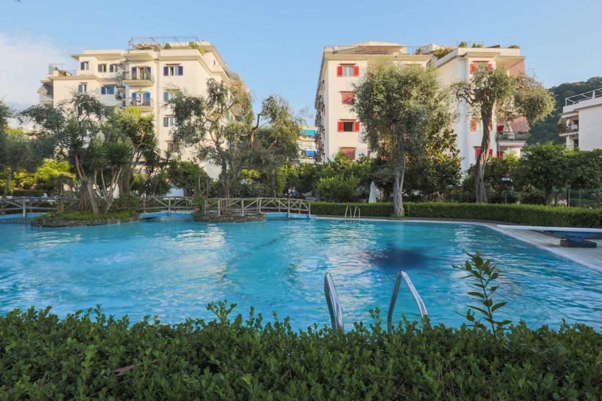 Sorrentovibes - Modern Apartment With Terrace, Swimming Pool&Tennis Esterno foto
